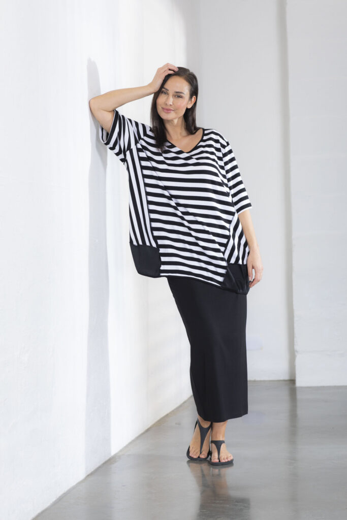Anastasia by Kampeas neue Kollektion schwarz weiss Streifen Tunika