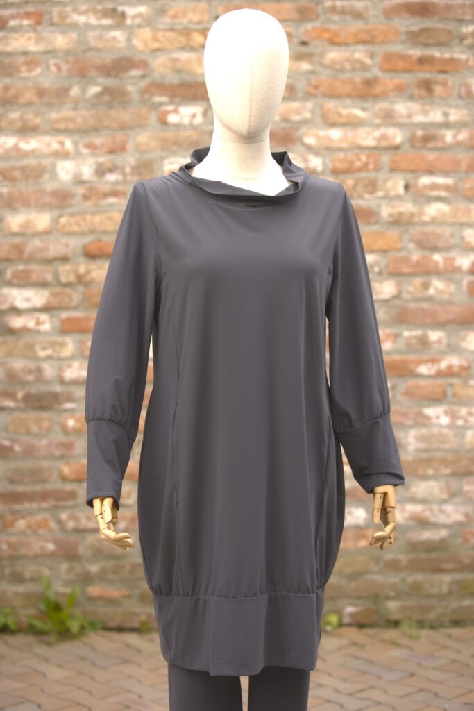 Zeitlso by Luana Kleid dunkelgrau raffiniert detailreich