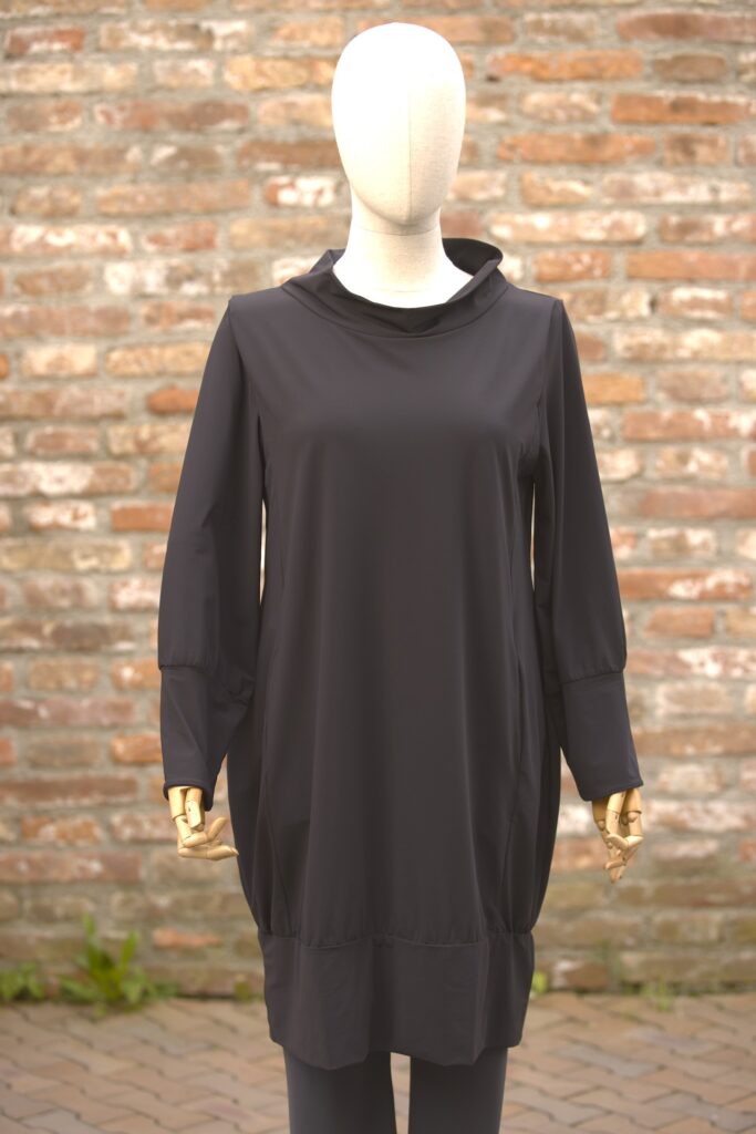 Zeitlos by Luana Kleid schwarz raffiniert detailreich