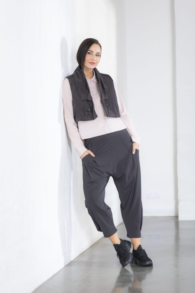 Anastasia by Kampeas Kollektion Winter 2025 20226 Tiefschritthose aus Technojersey braun