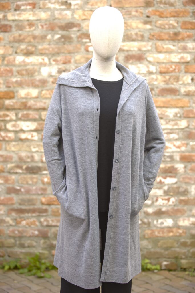 by basics Merino Strick nachhaltig Strickmantel lang silbergrau
