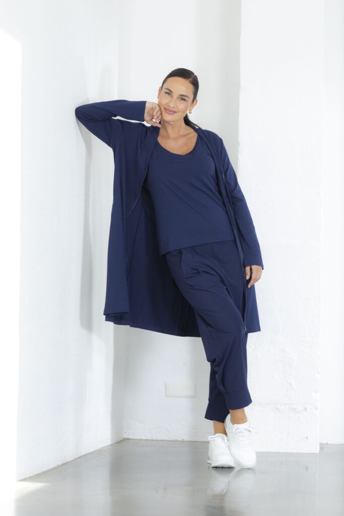 Anastasia by Kampeas neue Sommer Kollektion 2026 blauer Technjojersey